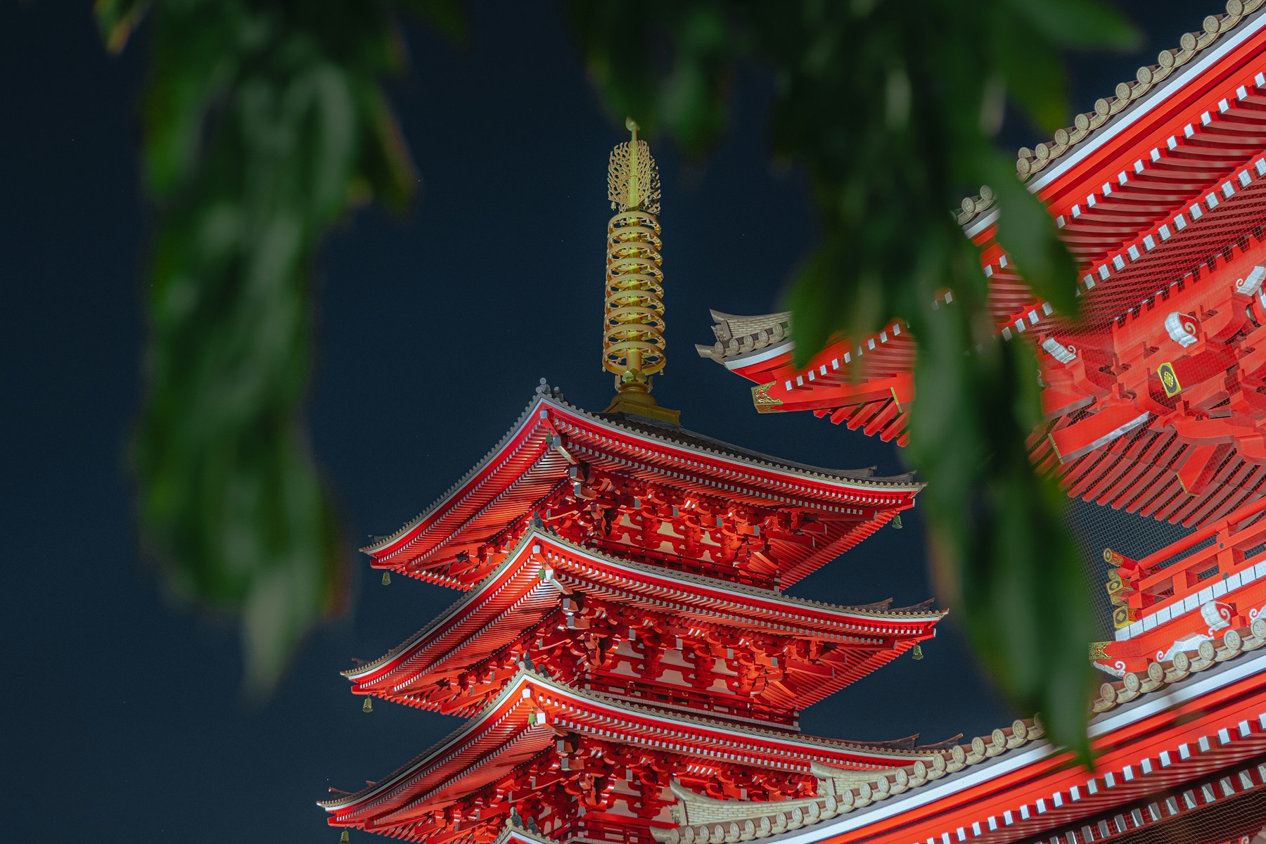 浅草寺境内の赤い建物