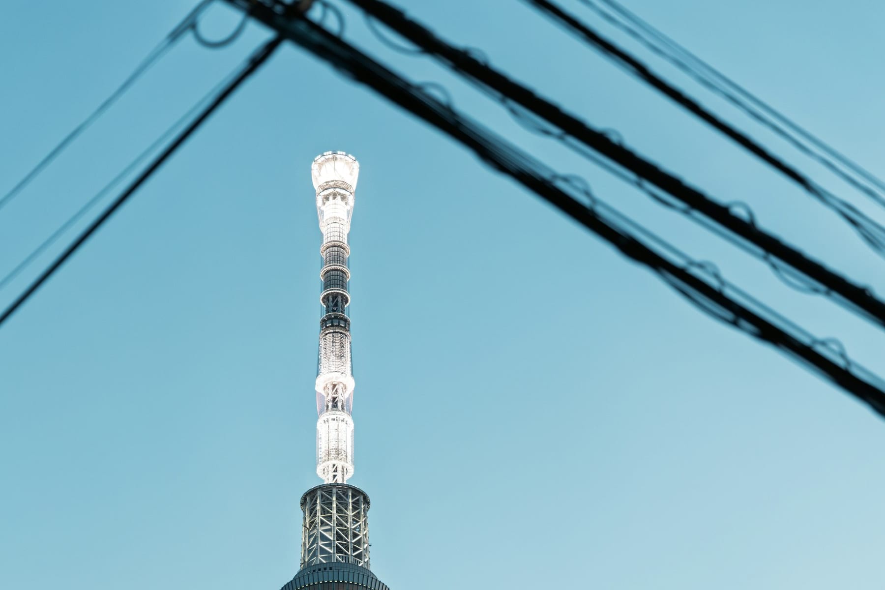 青空を背景にした東京スカイツリー